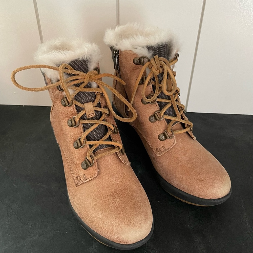 Sperry Top-Sider Luca Peak Waterproof Ankle Bootie/ Wedge Boot Faux Fur Sz 6